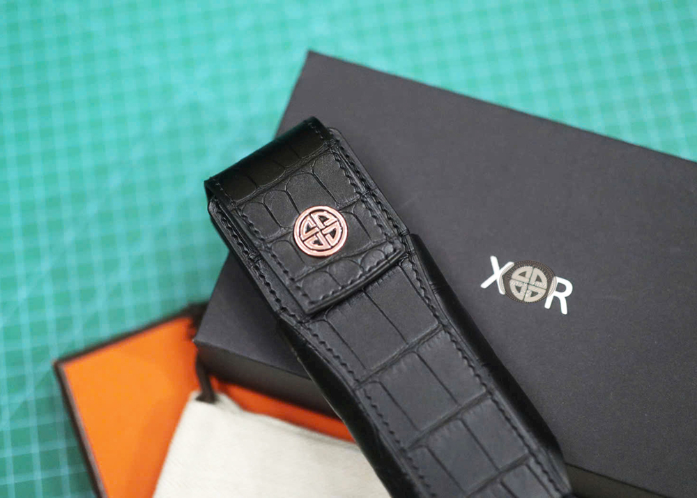 Cận cảnh bao da XOR da cá sấu Alligator nắp đúng vân bụng Cận cảnh bao da XOR da cá sấu Alligator nắp đúng vân bụng