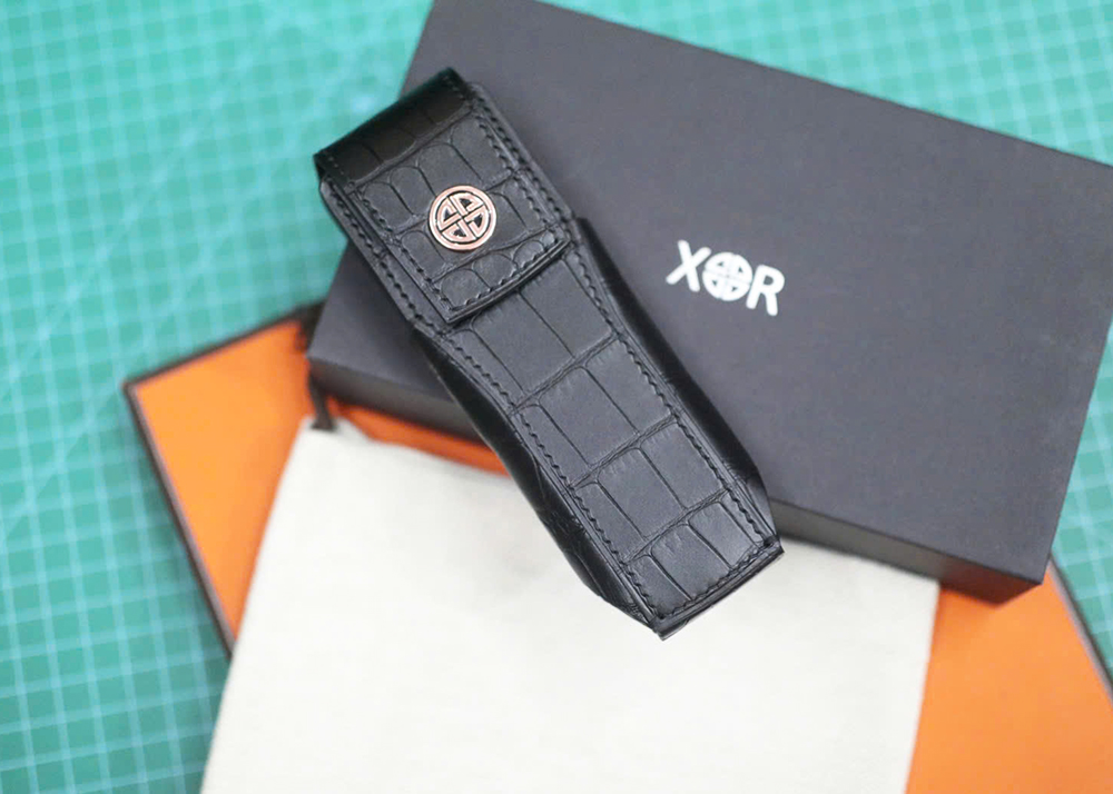 Hộp quà tặng XOR và túi nỉ đi kèm khi mua bao da điện thoại XOR Hộp quà tặng XOR và túi nỉ đi kèm khi mua bao da điện thoại XOR