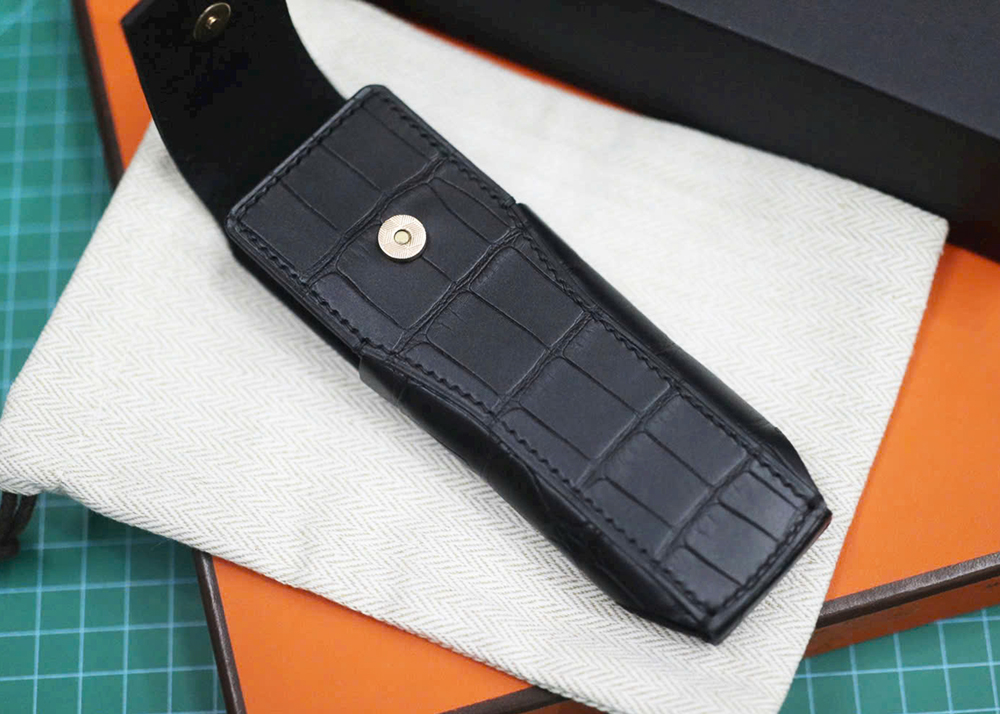 Lớp lót nhung bảo vệ màn hình Sapphire bên trong bao da XOR Lớp lót nhung bảo vệ màn hình Sapphire bên trong bao da XOR