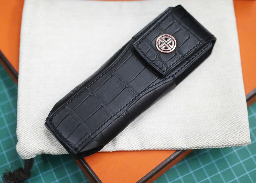 Phong thái điềm tĩnh và uy quyền tĩnh lặng của bao da cá sấu XOR Phong thái điềm tĩnh và uy quyền tĩnh lặng của bao da cá sấu XOR