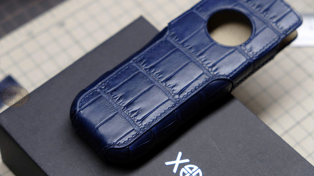 Bao da XOR nắp rút da cá sấu Alligator xanh navy sang trọng tại VuLuxury Bao da XOR nắp rút da cá sấu Alligator xanh navy sang trọng tại VuLuxury