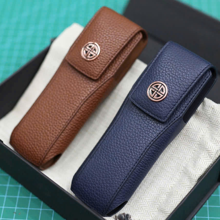 Bao da điện thoại XOR da bê Pháp cao cấp, thiết kế nắp đứng sang trọng, thủ công tỉ mỉ, bảo vệ toàn diện – độc quyền tại Vũ Luxury.