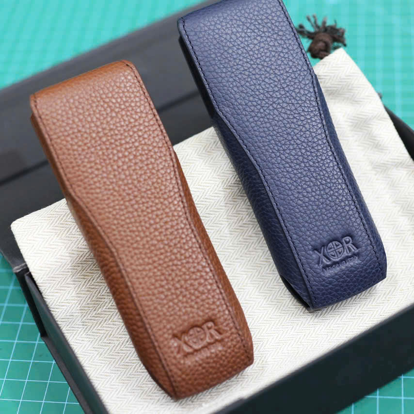 XOR – bao da điện thoại da bê Pháp sang trọng, mềm mại, lên patina theo thời gian, dành cho người yêu cái đẹp đích thực.