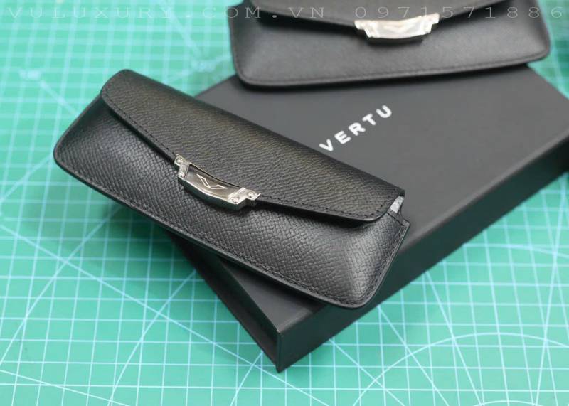 Bao Da Vertu Signature S Da Đen Khóa To