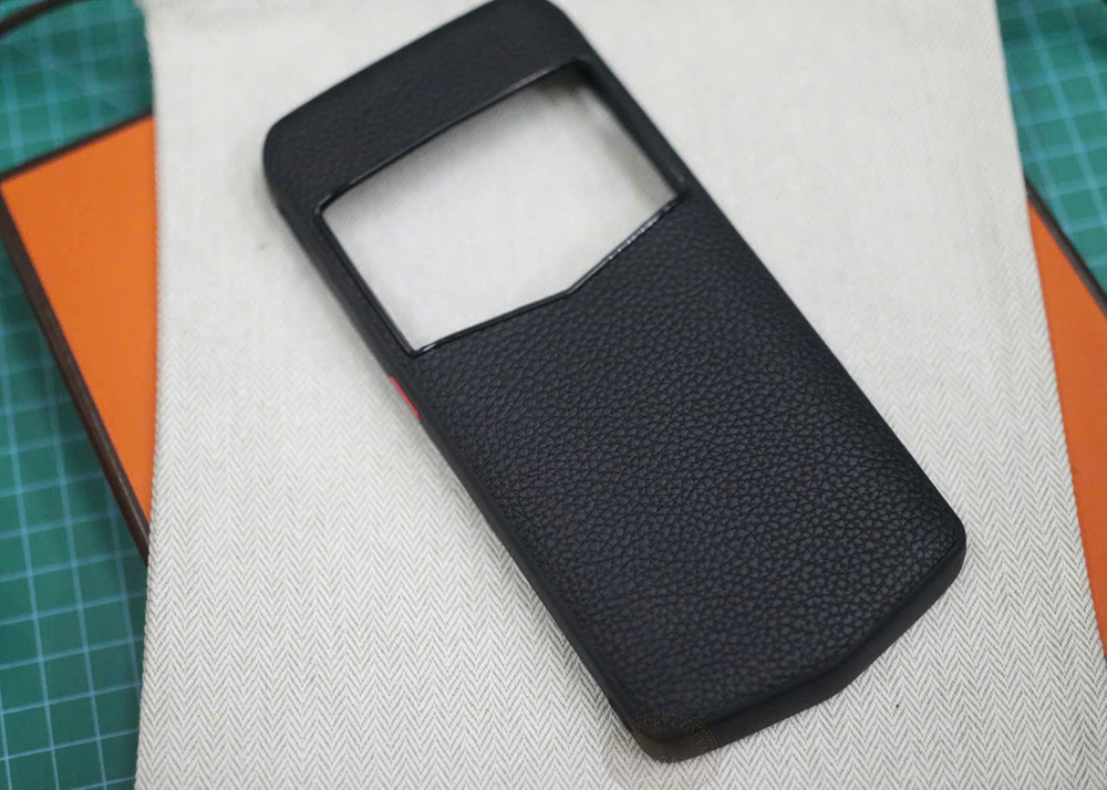 Sự tinh tế trong từng góc cạnh của bao da Vertu Agent Q Sự tinh tế trong từng góc cạnh của bao da Vertu Agent Q