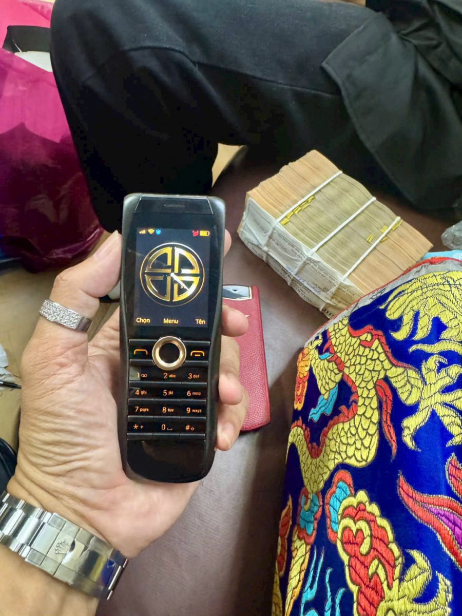 Vũ Luxury thu mua điện thoại XOR với mức giá cao và minh bạch Vũ Luxury thu mua điện thoại XOR với mức giá cao và minh bạch