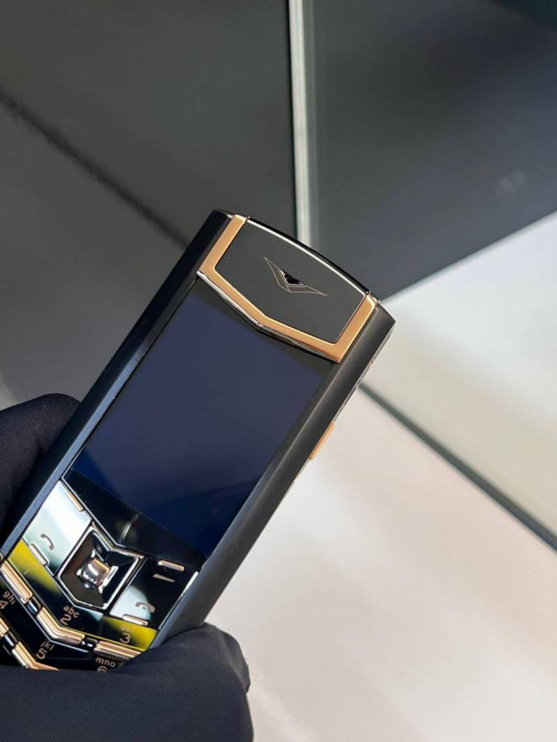 điện thoại vertu chính hãng signature s pure black điểm vàng khối 18K -02