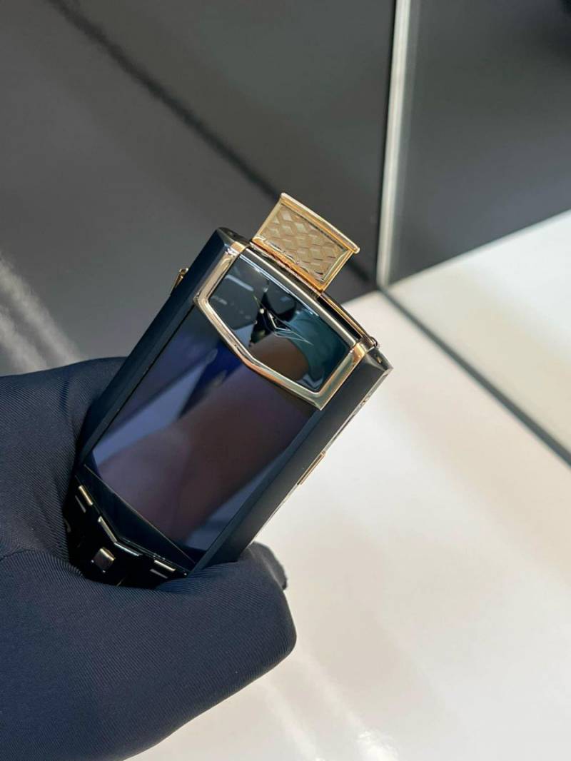điện thoại vertu chính hãng signature s pure black điểm vàng khối 18K -03