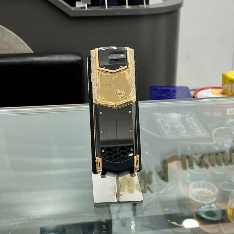 điện thoại vertu chính hãng signature s vàng khối full kim cương -01