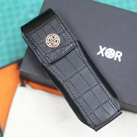 Bao Da XOR Nắp Đứng Da Cá Sấu Alligator Đen