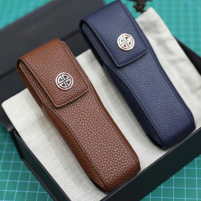 có những chiếc bao da điện thoại XOR da bê Pháp – không đơn thuần là lớp vỏ bảo vệ, mà là một tuyên ngôn sống tinh tế, dành cho những người trân trọng giá trị thật. có những chiếc bao da điện thoại XOR da bê Pháp – không đơn thuần là lớp vỏ bảo vệ, mà là một tuyên ngôn sống tinh tế, dành cho những người trân trọng giá trị thật.