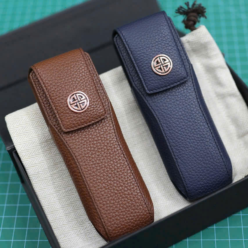 có những chiếc bao da điện thoại XOR da bê Pháp – không đơn thuần là lớp vỏ bảo vệ, mà là một tuyên ngôn sống tinh tế, dành cho những người trân trọng giá trị thật. có những chiếc bao da điện thoại XOR da bê Pháp – không đơn thuần là lớp vỏ bảo vệ, mà là một tuyên ngôn sống tinh tế, dành cho những người trân trọng giá trị thật.