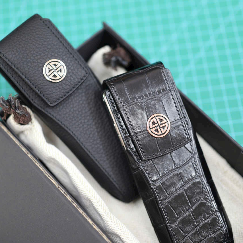 Bao Da Điện Thoại XOR Da Cá Sấu Pháp Nắp Đứng – Phụ Kiện Cao Cấp Cho Người Thành Đạt Bao Da Điện Thoại XOR Da Cá Sấu Pháp Nắp Đứng – Phụ Kiện Cao Cấp Cho Người Thành Đạt